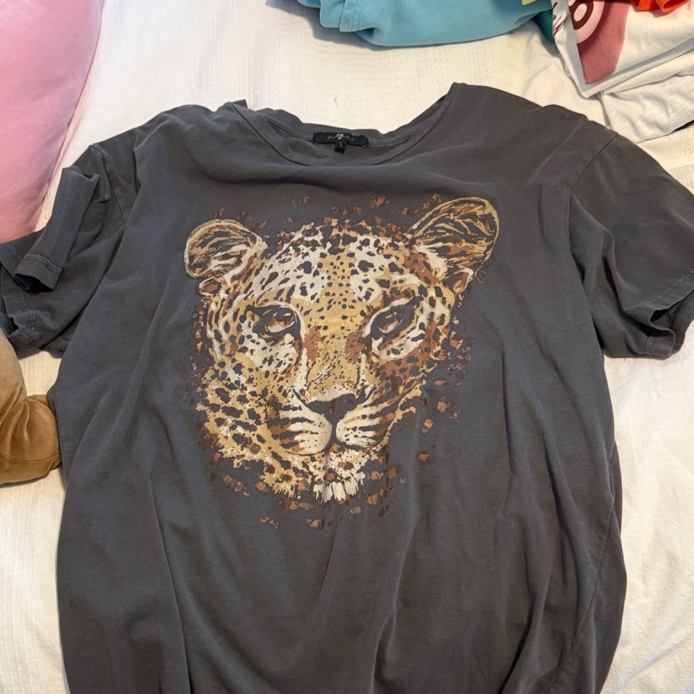 Gray Leopard Graphic T-Shirt